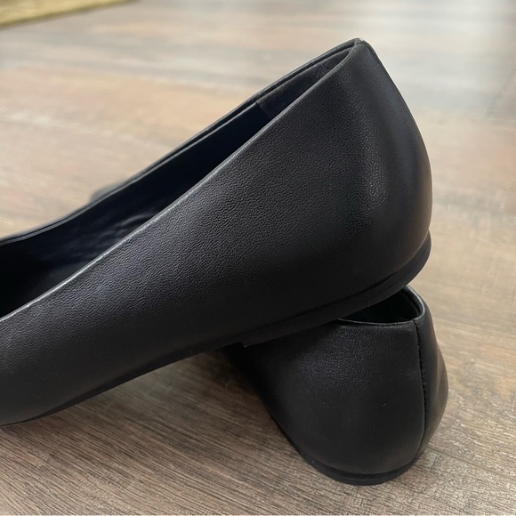 Vince Classic Black Leather Loafers - Picture 3 of 4